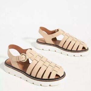 Anthropologie Fisherman Sport Sandals Vegan Patent
Leather in Beige size 40